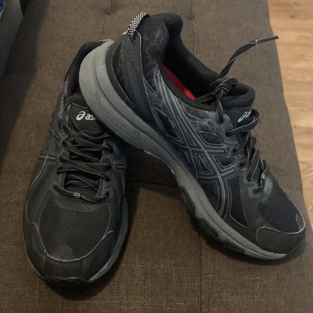 ASICS Gel Venture 6. Men’s. Size 10. Black/grey